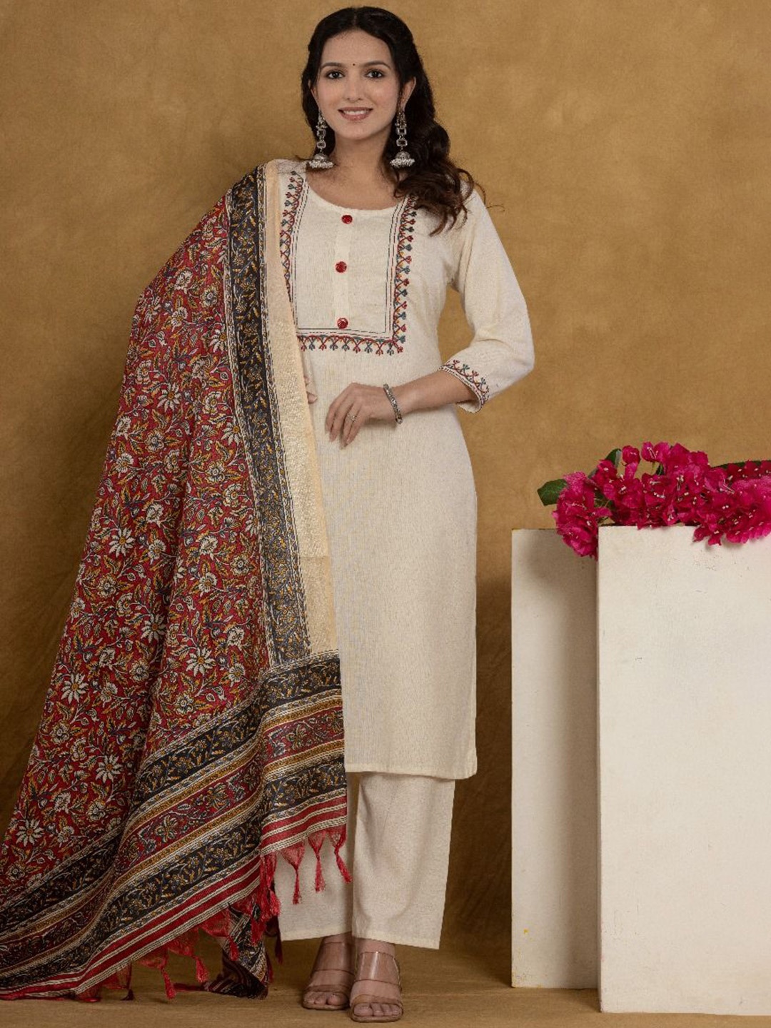 Samhitas Floral Yoke Design Round Neck Pure Cotton Kurta With Trousers & Dupatta, White
Samhitas Floral Yoke Design Round Neck Pure Cotton Kurta With Trousers & Dupatta, White