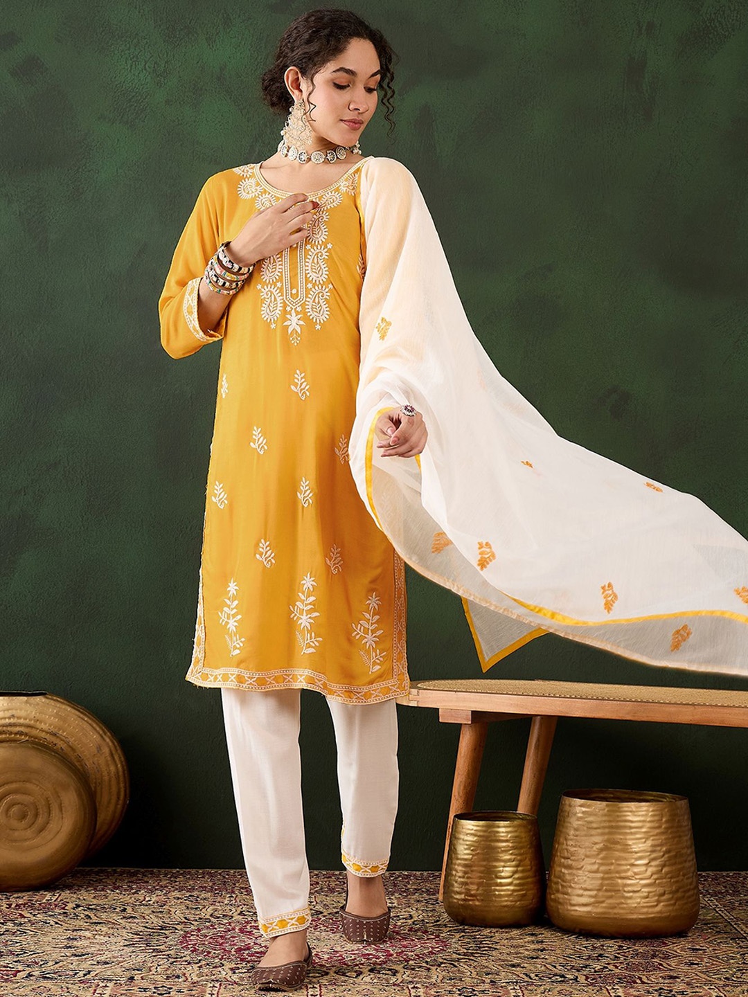 DIVASTRI Floral Embroidered Thread Work Straight Kurta With Trousers & Dupatta, Yellow
DIVASTRI Floral Embroidered Thread Work Straight Kurta With Trousers & Dupatta, Yellow