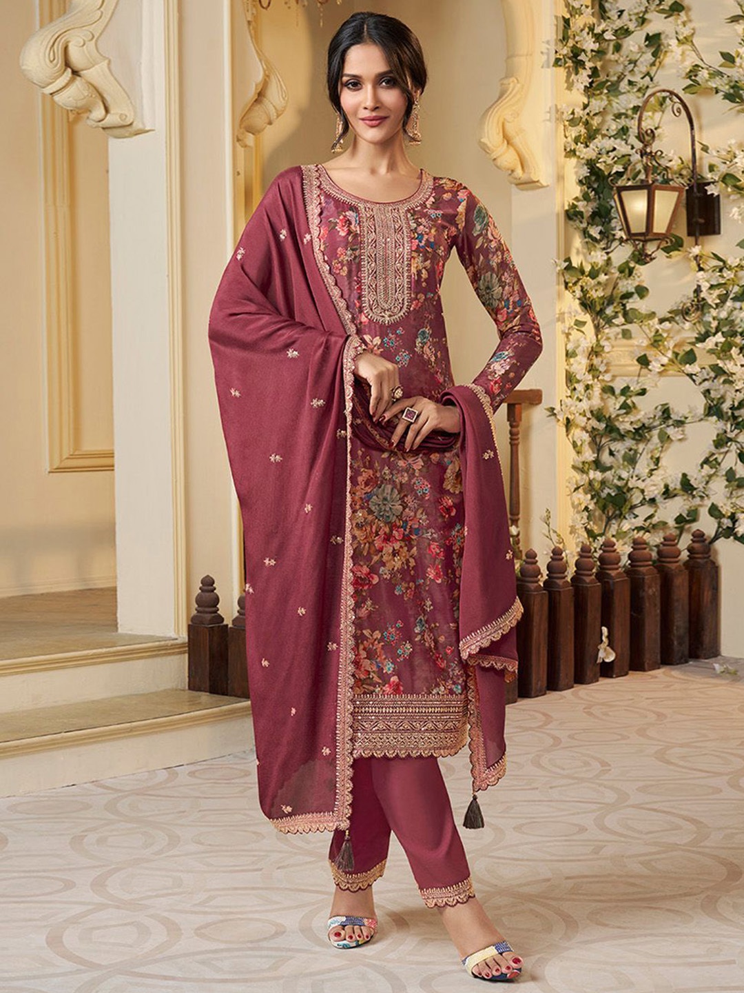 Seerat Floral Embroidered Round Neck Sequinned Straight Kurta With Trousers & Dupatta, Rust
Seerat Floral Embroidered Round Neck Sequinned Straight Kurta With Trousers & Dupatta, Rust