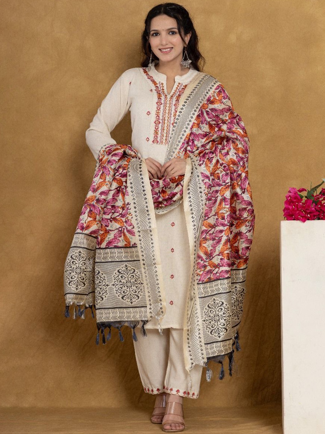 Samhitas Floral Embroidered Mandarin Collar Pure Cotton Kurta With Trousers & Dupatta, White
Samhitas Floral Embroidered Mandarin Collar Pure Cotton Kurta With Trousers & Dupatta, White