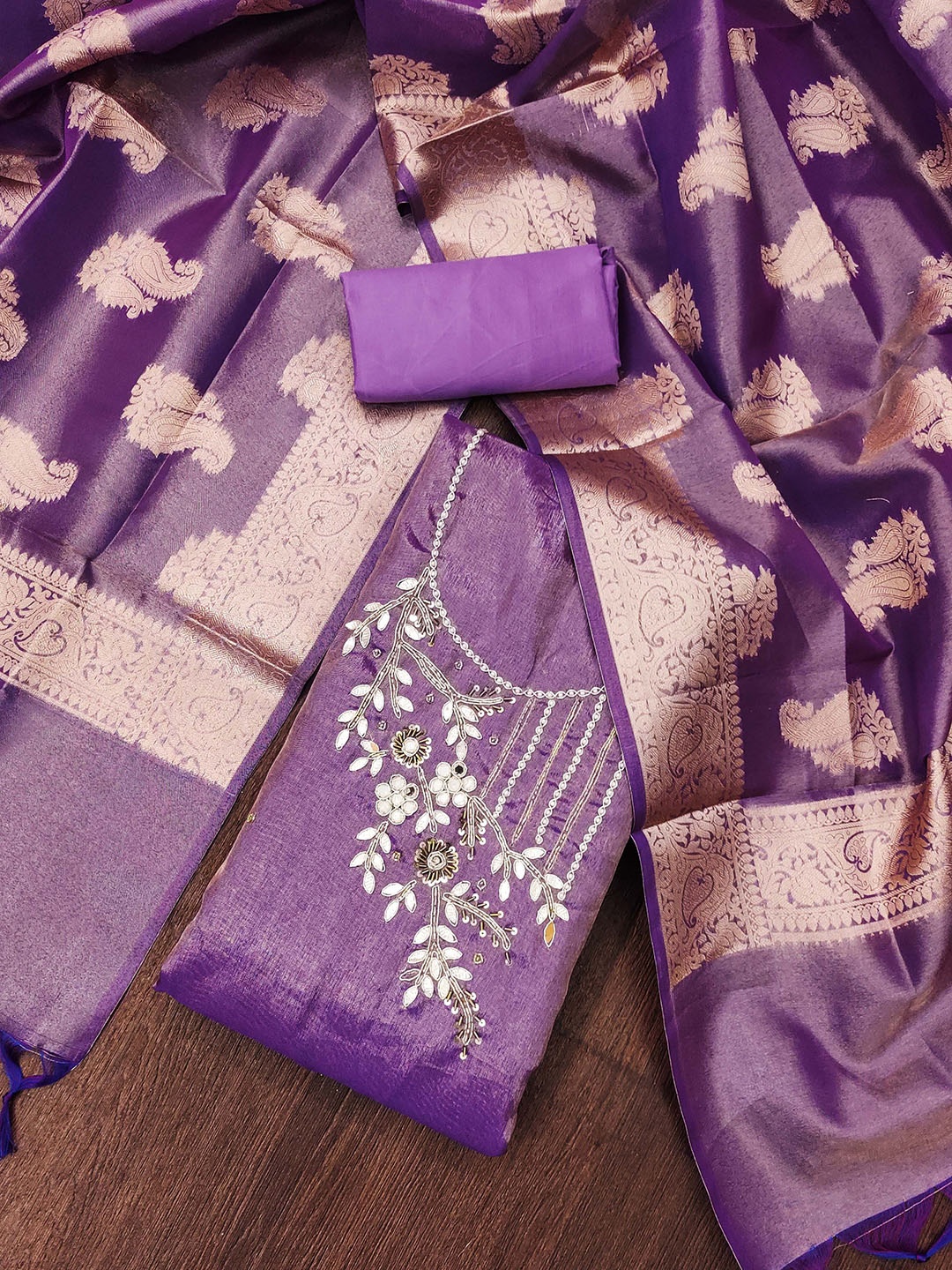 SHADOW & SAINING Floral Embroidered Beads & Stones Unstitched Dress Material, Lavender
SHADOW & SAINING Floral Embroidered Beads & Stones Unstitched Dress Material, Lavender