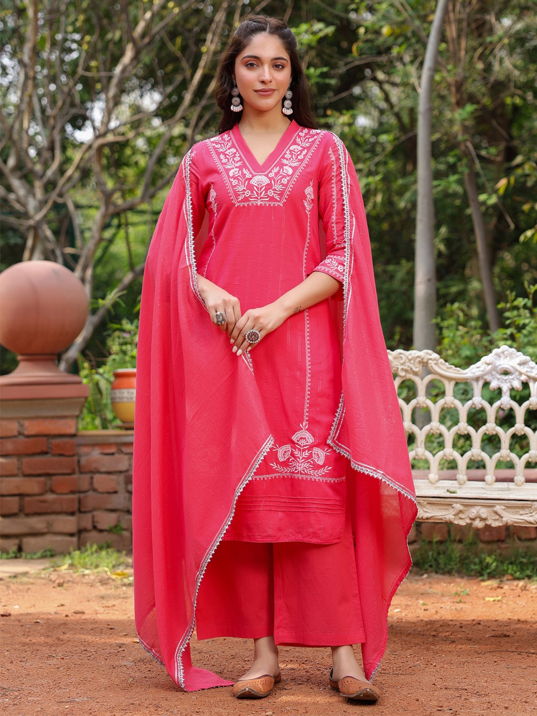 SAVI Floral Embroidered V-Neck Thread Work Straight Kurta With Trouser & Dupatta, Red
SAVI Floral Embroidered V-Neck Thread Work Straight Kurta With Trouser & Dupatta, Red