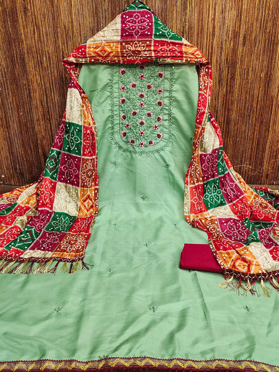 SHADOW & SAINING Floral Sequinned Embroidered Pure Cotton Unstitched Dress Material, Green
SHADOW & SAINING Floral Sequinned Embroidered Pure Cotton Unstitched Dress Material, Green