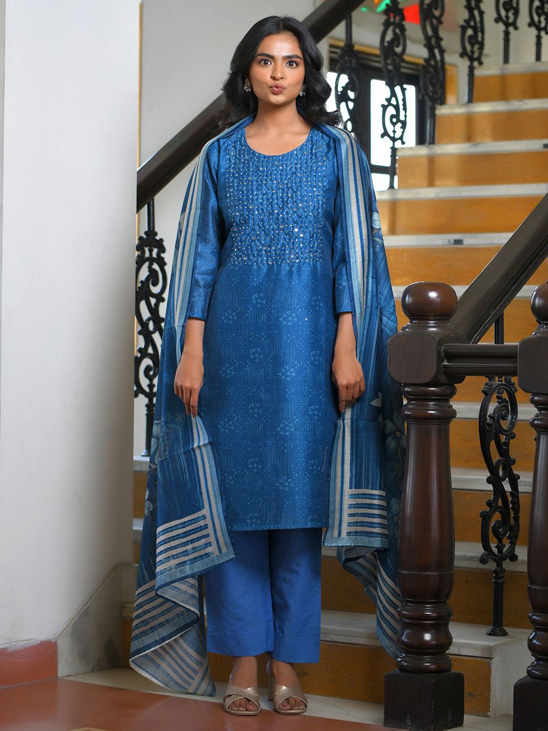 VAASVA JAIPUR Floral Printed Mirror Work Straight Kurta With Trousers & Dupatta, Blue
VAASVA JAIPUR Floral Printed Mirror Work Straight Kurta With Trousers & Dupatta, Blue