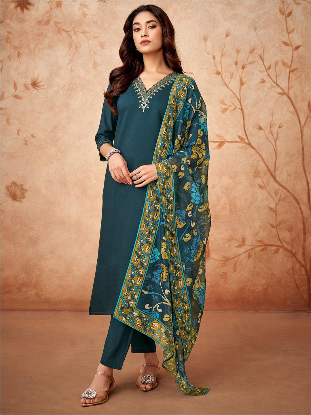 KERI PERRY Floral Yoke Design Thread Work Chanderi Silk Kurta With Trouser And Dupatta, Teal
KERI PERRY Floral Yoke Design Thread Work Chanderi Silk Kurta With Trouser And Dupatta, Teal