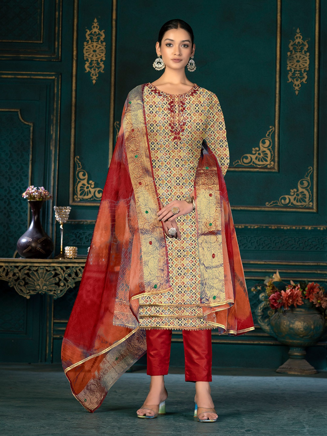 SHADOW & SAINING Floral Embroidered Beads & Stones Pure Cotton Unstitched Dress Material, Yellow
SHADOW & SAINING Floral Embroidered Beads & Stones Pure Cotton Unstitched Dress Material, Yellow