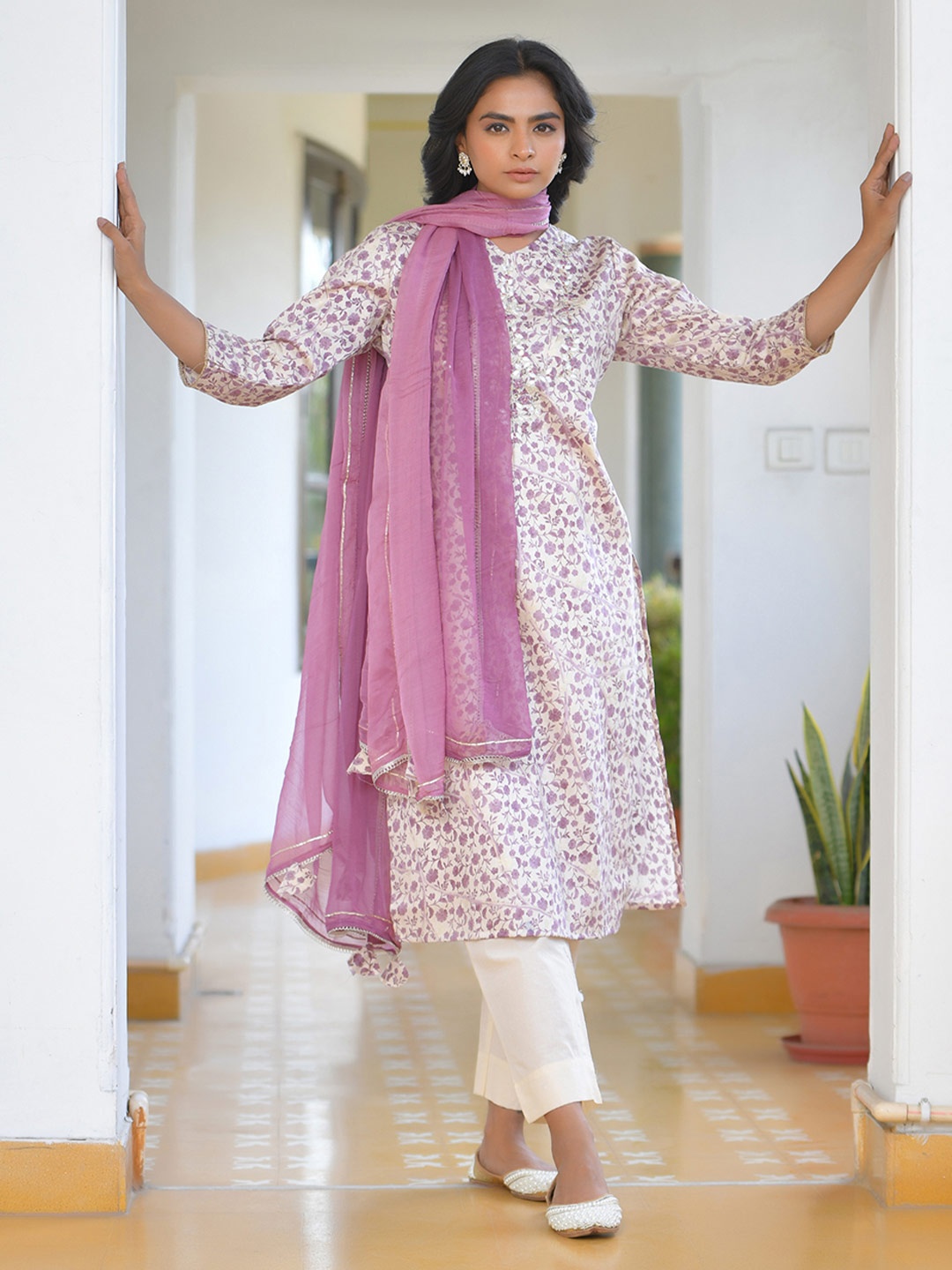 VAASVA JAIPUR Floral Printed V-Neck Pure Cotton Straight Kurta With Trousers & Dupatta, Cream
VAASVA JAIPUR Floral Printed V-Neck Pure Cotton Straight Kurta With Trousers & Dupatta, Cream