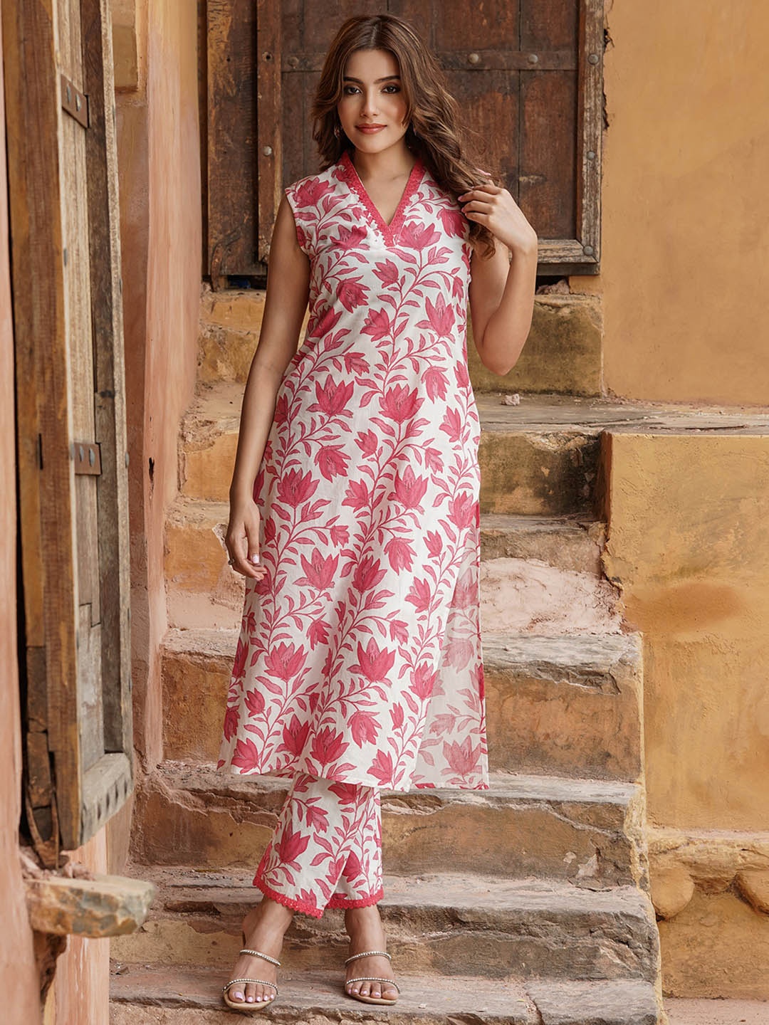 KALINI Floral Printed V-Neck Sleeveless Pure Cotton Straight Kurta With Trousers, White
KALINI Floral Printed V-Neck Sleeveless Pure Cotton Straight Kurta With Trousers, White
