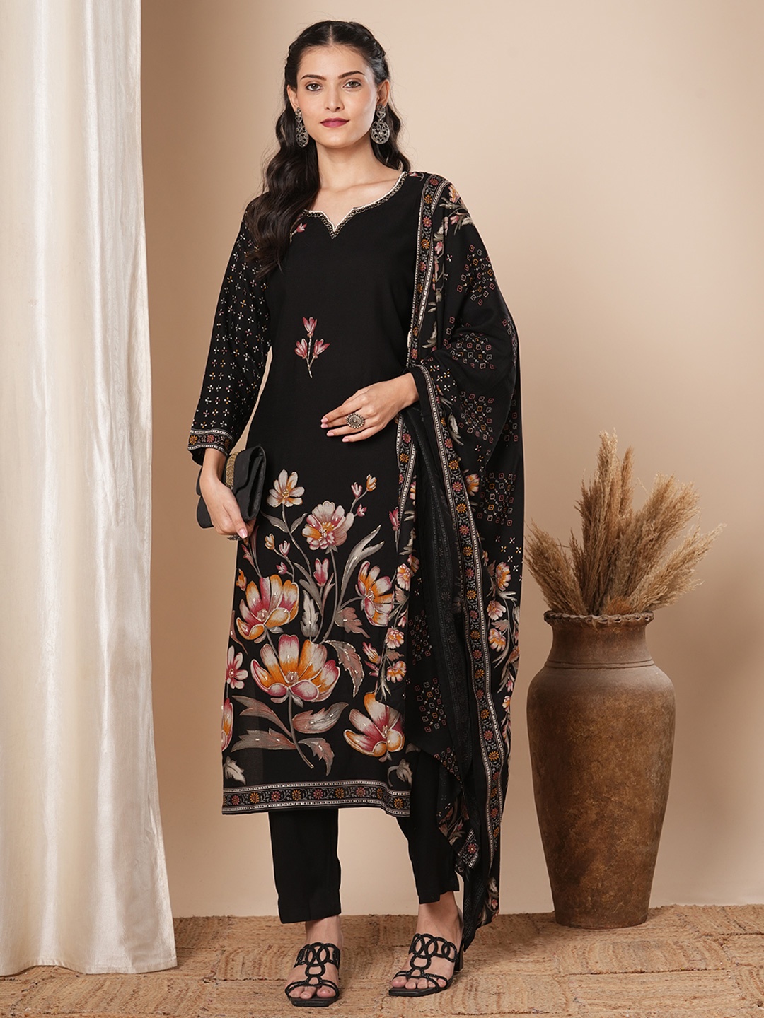 FASHOR Floral Printed Embroidered Notch-Neck Kurta With Trousers And Dupatta, Black
FASHOR Floral Printed Embroidered Notch-Neck Kurta With Trousers And Dupatta, Black