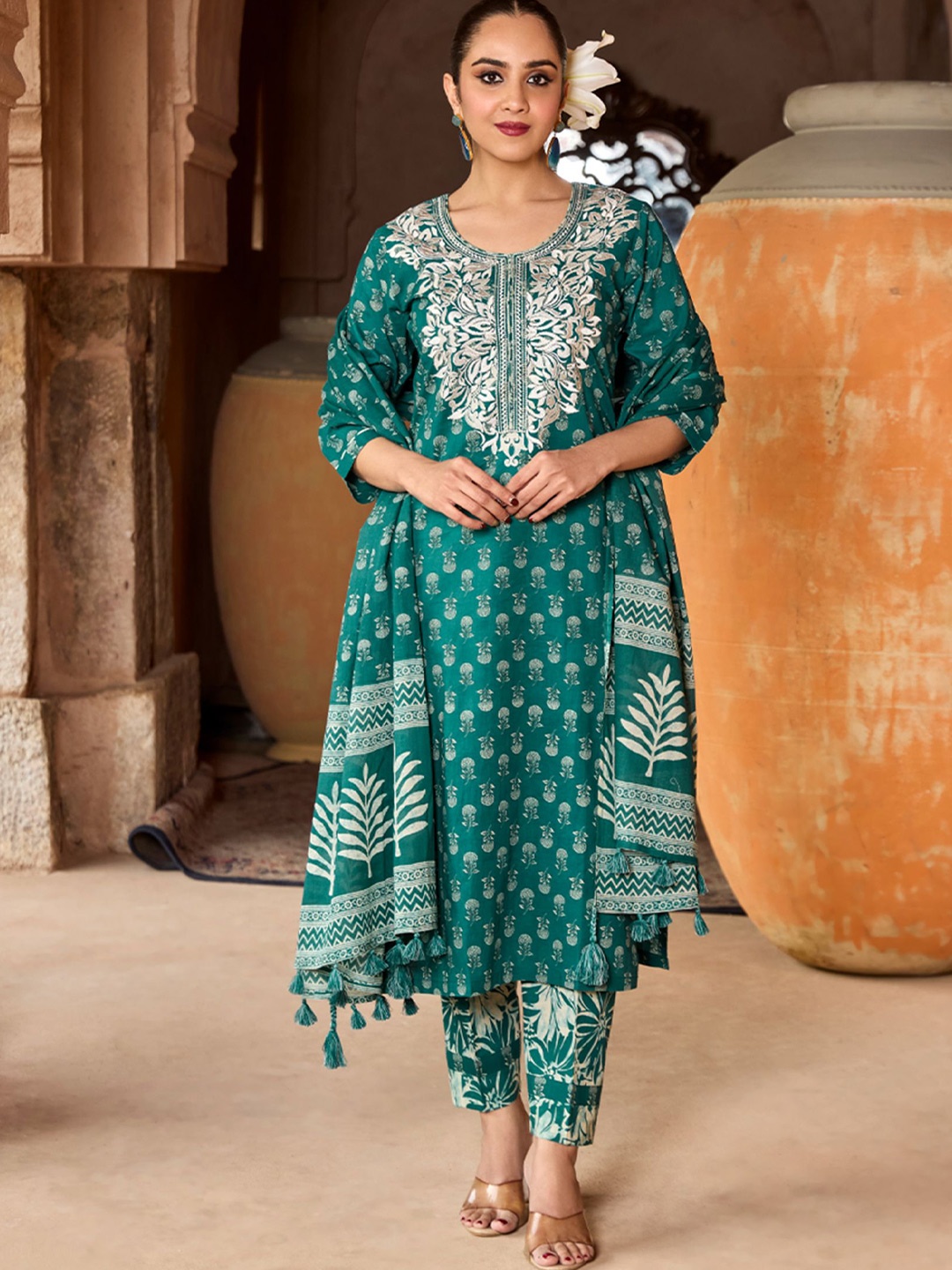 WOMEN PLUS Ethnic Motifs Printed Thread Work Pure Cotton Kurta with Trousers & Dupatta, Turquoise blue
WOMEN PLUS Ethnic Motifs Printed Thread Work Pure Cotton Kurta with Trousers & Dupatta, Turquoise blue