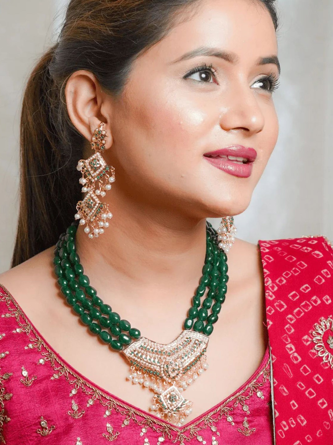 QUEENS JEWELS Gold-Plated Artificial Stones Studded & Beaded Jadau Tanmaniya Jewellery Set
QUEENS JEWELS Gold-Plated Artificial Stones Studded & Beaded Jadau Tanmaniya Jewellery Set