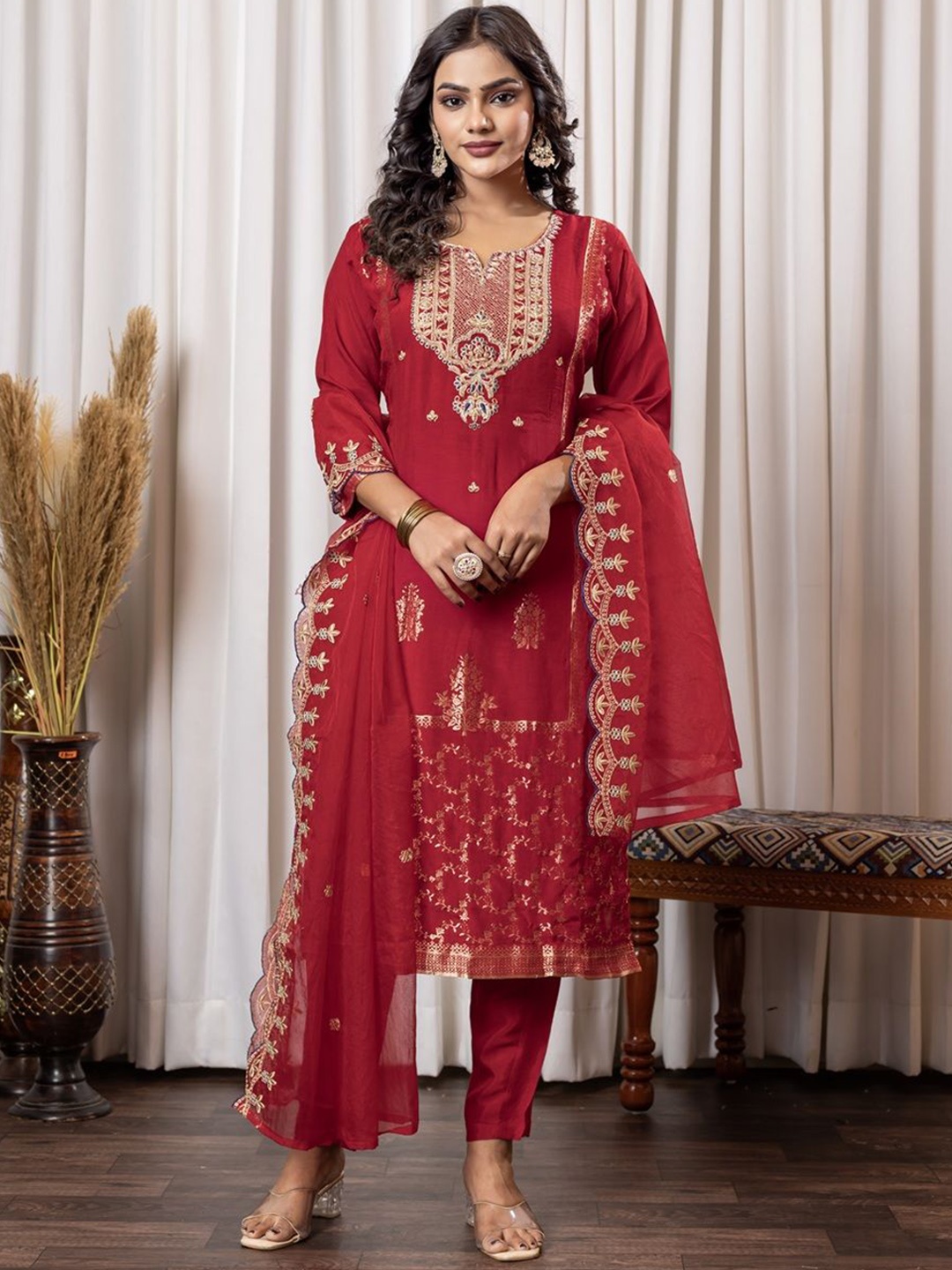 DRESOUL Floral Embroidered Notch Neck Straight Kurta With Trousers And Dupatta, Red
DRESOUL Floral Embroidered Notch Neck Straight Kurta With Trousers And Dupatta, Red