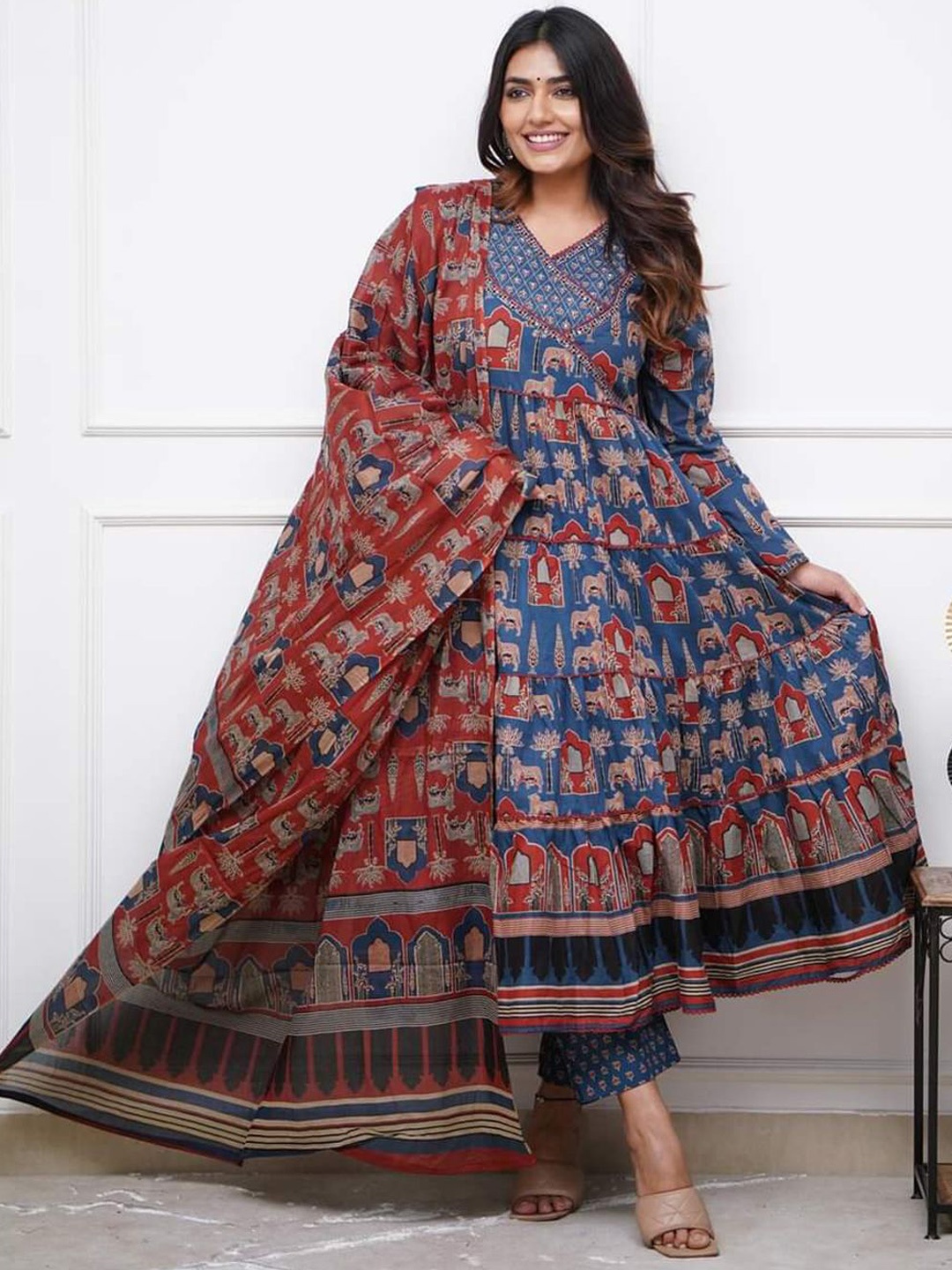 KERI PERRY Kalamkari Print Thread Work Cotton Ethnic Motifs Anarkali Kurti Pant & Dupatta, Blue
KERI PERRY Kalamkari Print Thread Work Cotton Ethnic Motifs Anarkali Kurti Pant & Dupatta, Blue
