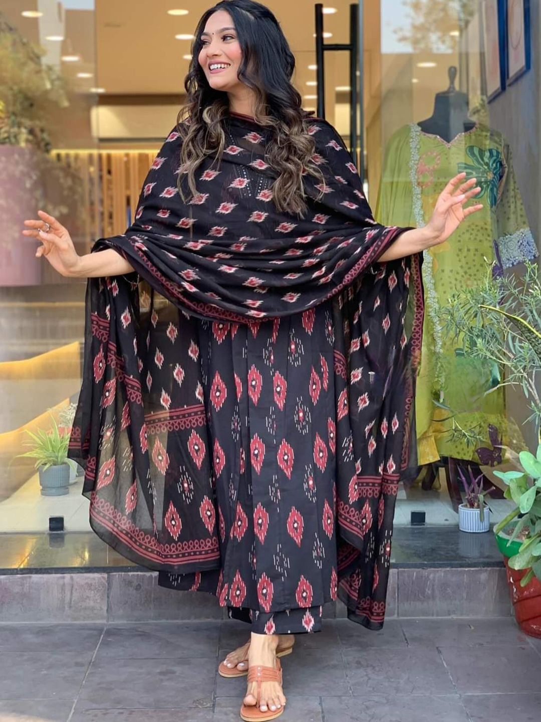 BAESD Printed Thread Work Pure Cotton Ethnic Motifs Anarkali Kurti Pant With Dupatta Set, Black
BAESD Printed Thread Work Pure Cotton Ethnic Motifs Anarkali Kurti Pant With Dupatta Set, Black