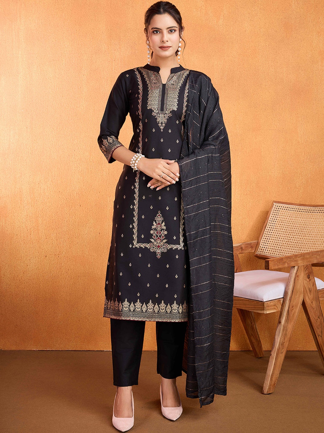SUAAC Floral Printed Mandarin Collar Straight Kurta With Trousers & Dupatta, Black
SUAAC Floral Printed Mandarin Collar Straight Kurta With Trousers & Dupatta, Black