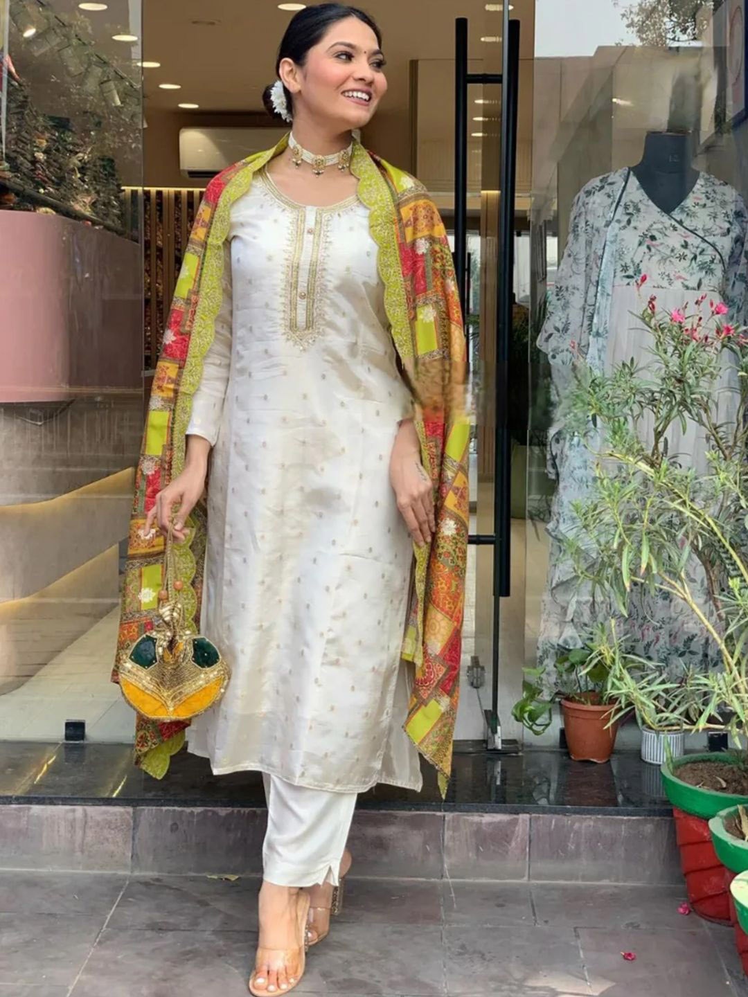 KERI PERRY Embroidered Boat-Neck Thread Work Chanderi Silk Straight Kurta Pant Dupatta, White
KERI PERRY Embroidered Boat-Neck Thread Work Chanderi Silk Straight Kurta Pant Dupatta, White