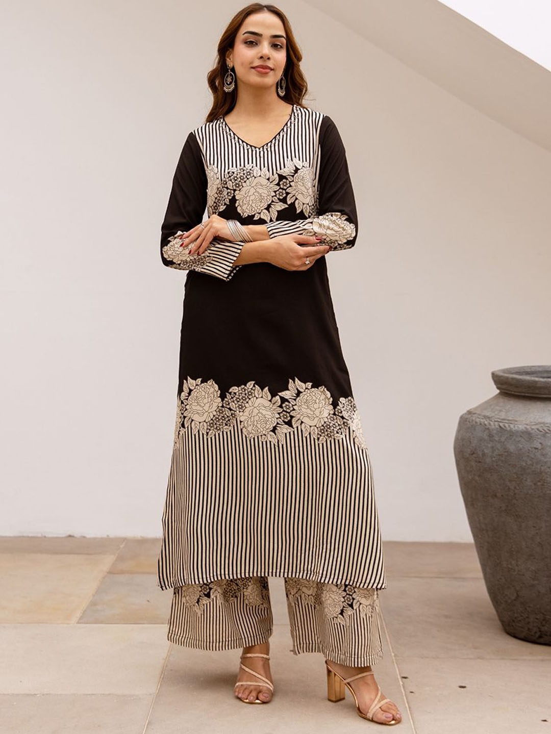 FILO HEVIS Floral Printed V-Neck Straight Chanderi Cotton Kurta With Palazzos, Black
FILO HEVIS Floral Printed V-Neck Straight Chanderi Cotton Kurta With Palazzos, Black