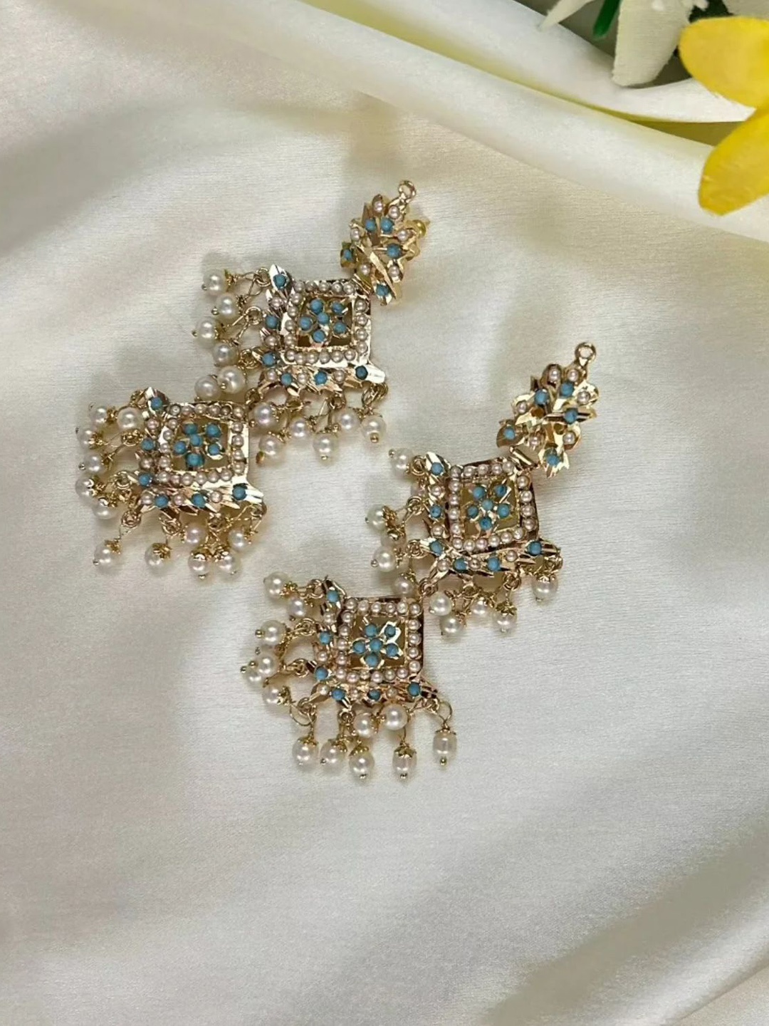 QUEENS JEWELS Gold-Plated Artificial Stones Studded And Beaded Contemporary Chandbaalis
QUEENS JEWELS Gold-Plated Artificial Stones Studded And Beaded Contemporary Chandbaalis