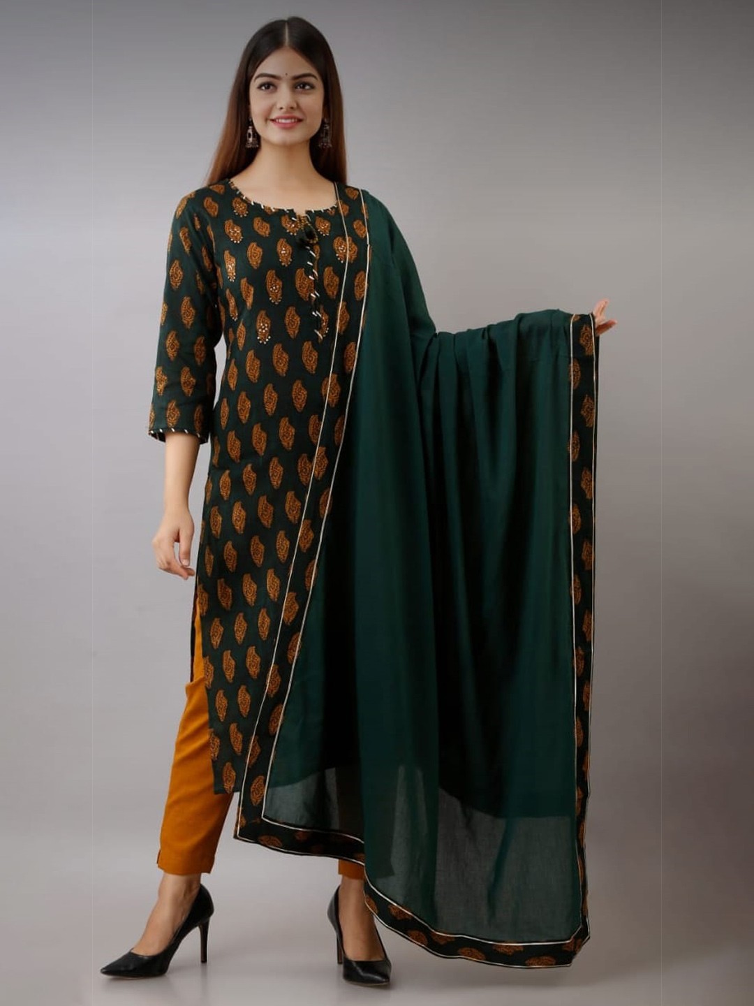 Prathmikta Floral Printed Pure Cotton Straight Kurta With Trousers And Dupatta, Green
Prathmikta Floral Printed Pure Cotton Straight Kurta With Trousers And Dupatta, Green