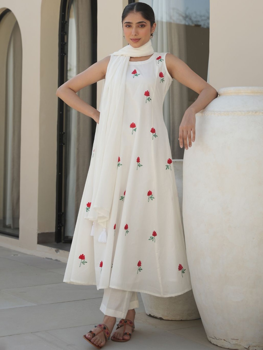 OneWe Sego Floral Embroidered Thread Work Pure Cotton A-line Kurta With Trousers & Dupatta, White
OneWe Sego Floral Embroidered Thread Work Pure Cotton A-line Kurta With Trousers & Dupatta, White