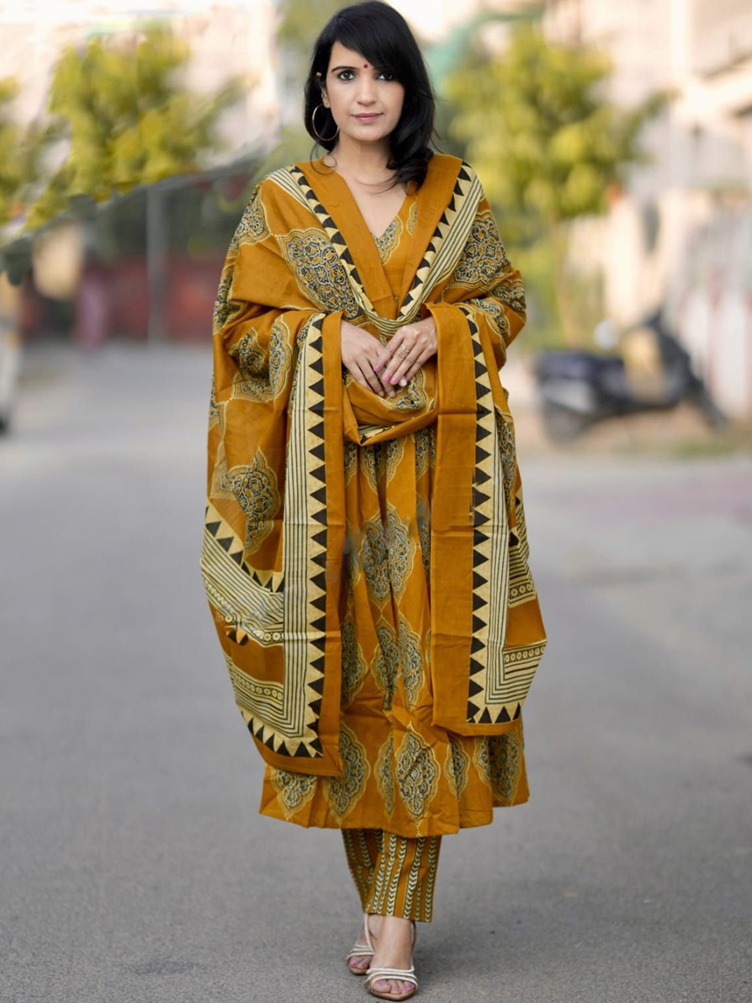 KALINI Ethnic Motifs Printed V-Neck Empire A-Line Kurta With Trousers & Dupatta, Yellow
KALINI Ethnic Motifs Printed V-Neck Empire A-Line Kurta With Trousers & Dupatta, Yellow