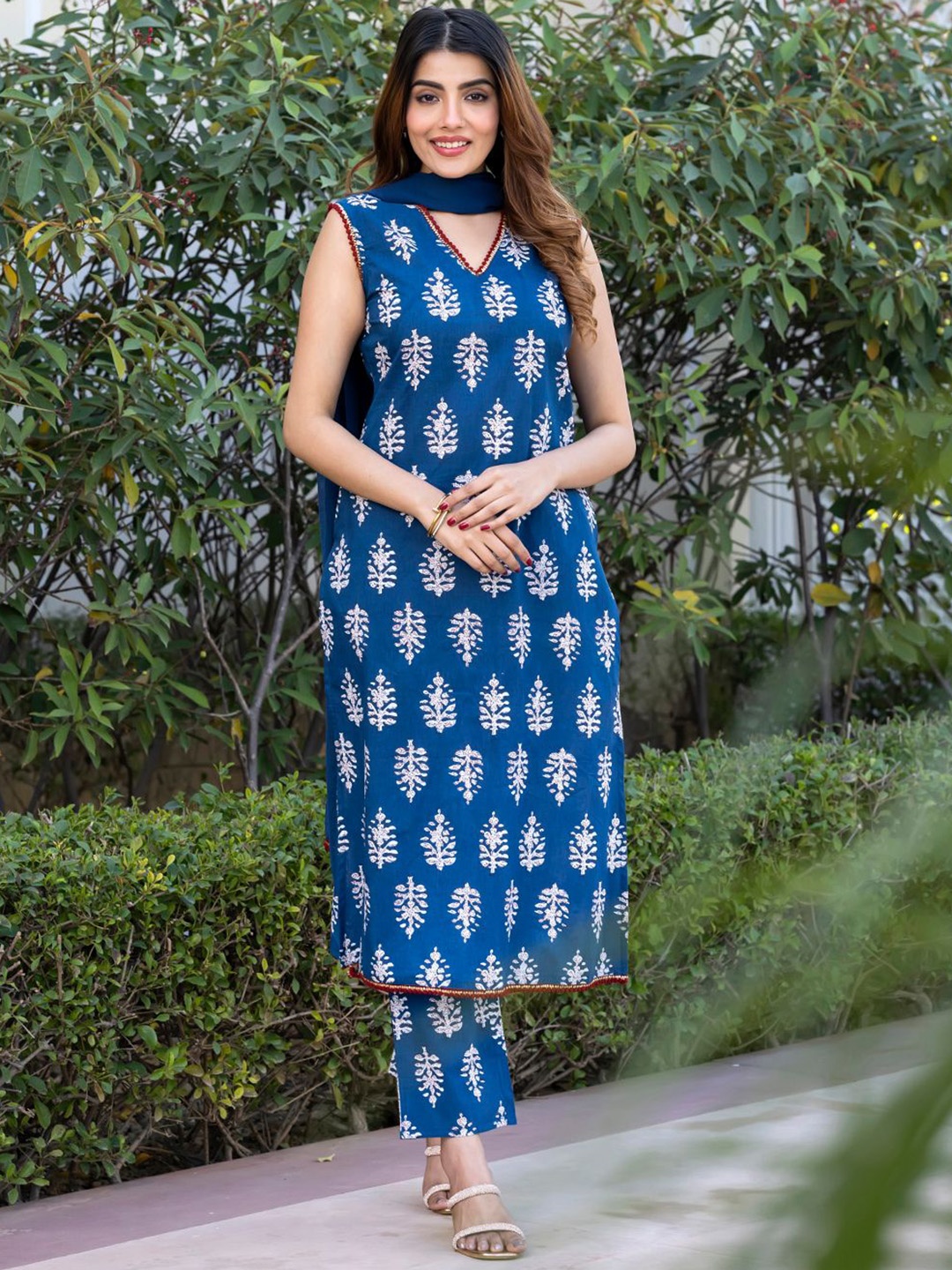 BAESD Ethnic Motifs Printed V-Neck Sleeveless Pure Cotton Kurta With Trousers & Dupatta, Blue
BAESD Ethnic Motifs Printed V-Neck Sleeveless Pure Cotton Kurta With Trousers & Dupatta, Blue