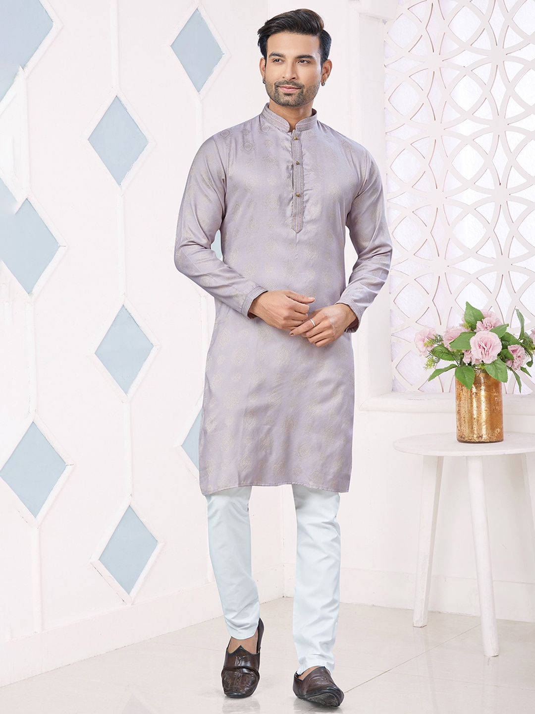OUTLUK Floral Woven Design Mandarin Collar Art Silk Jacquard Straight Kurta With Trousers, Grey
OUTLUK Floral Woven Design Mandarin Collar Art Silk Jacquard Straight Kurta With Trousers, Grey