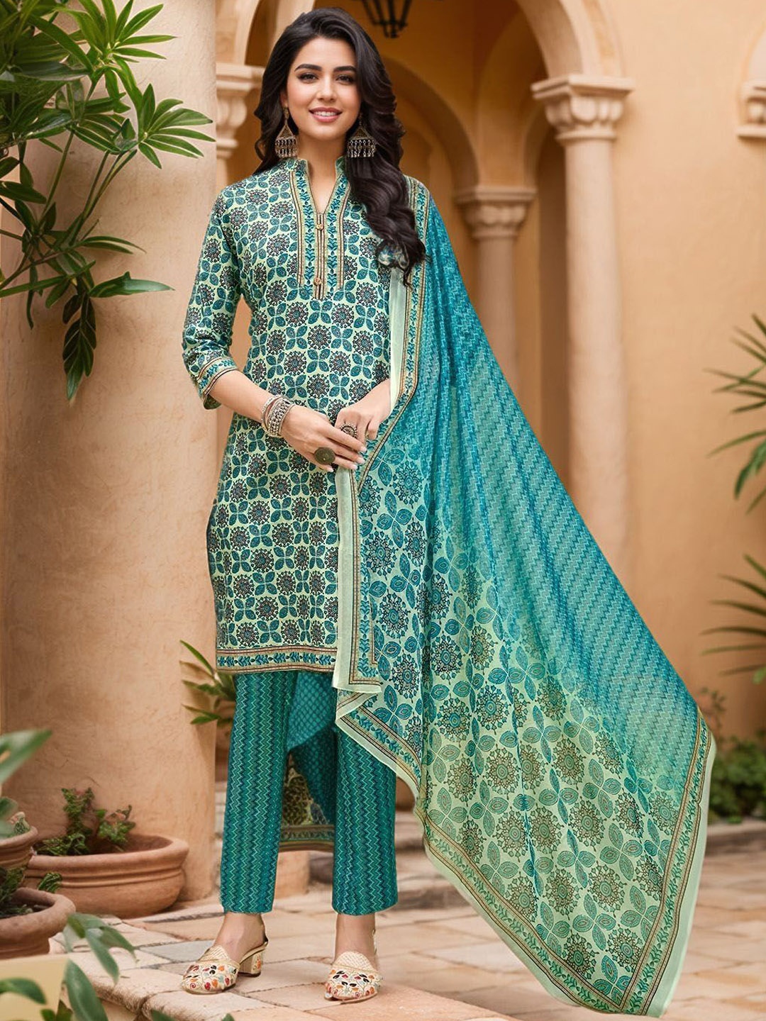 Anouk Rustic Floral Printed Mandarin Collar Straight Kurta With Trousers & Dupatta, Blue
Anouk Rustic Floral Printed Mandarin Collar Straight Kurta With Trousers & Dupatta, Blue
