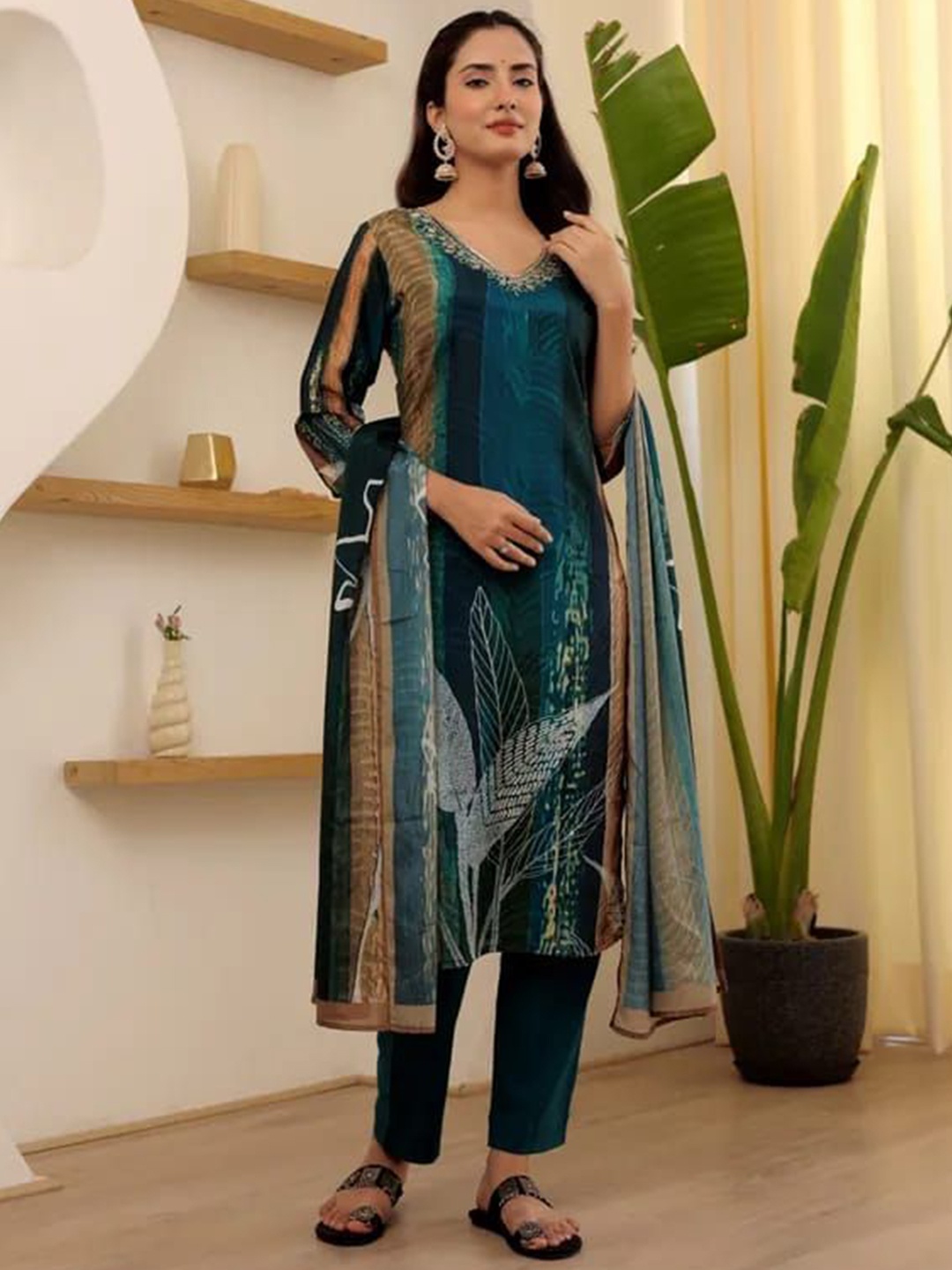 Anara Abstract Printed V-Neck Beads & Stones Straight Kurta With Trousers & Dupatta, Turquoise blue
Anara Abstract Printed V-Neck Beads & Stones Straight Kurta With Trousers & Dupatta, Turquoise blue