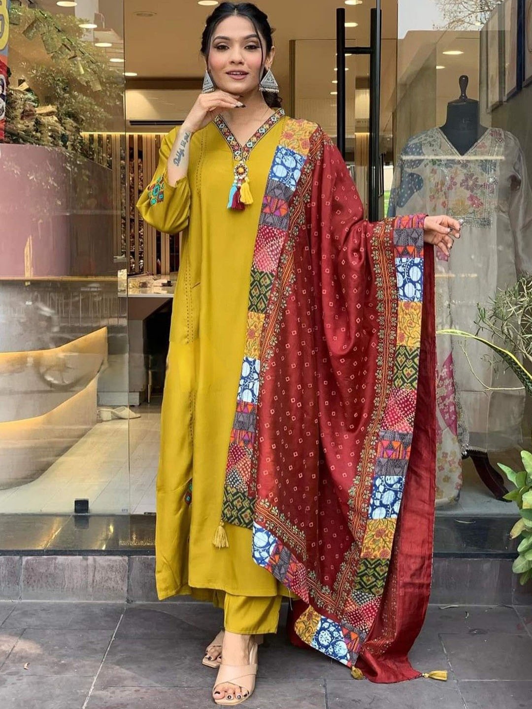 BAESD Floral Embroidered Thread Work Chanderi Silk A-Line Kurta With Trousers & Dupatta, Yellow
BAESD Floral Embroidered Thread Work Chanderi Silk A-Line Kurta With Trousers & Dupatta, Yellow