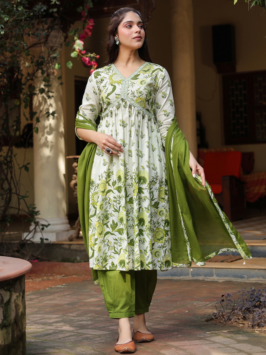 SAVI Floral Printed V-Neck Empire Pure Cotton Anarkali Kurta With Salwar & Dupatta, White
SAVI Floral Printed V-Neck Empire Pure Cotton Anarkali Kurta With Salwar & Dupatta, White