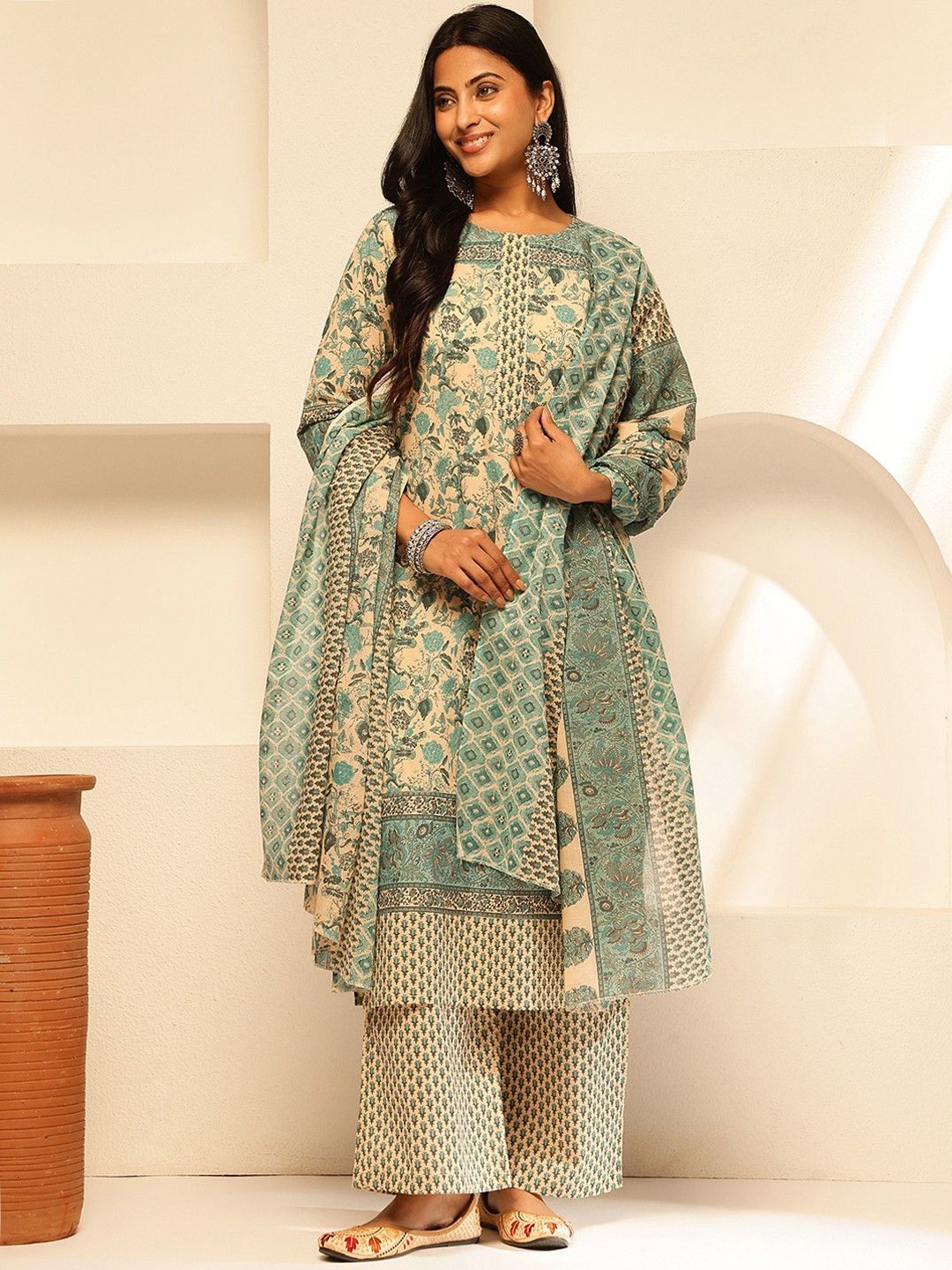 Vbuyz Floral Printed Thread Work Pure Cotton Straight Kurta with Palazzo & Dupatta, Blue
Vbuyz Floral Printed Thread Work Pure Cotton Straight Kurta with Palazzo & Dupatta, Blue