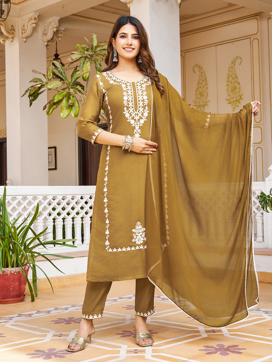 Moda Rapido Floral Embroidered Thread Work Straight Kurta With Trousers & Dupatta, Brown
Moda Rapido Floral Embroidered Thread Work Straight Kurta With Trousers & Dupatta, Brown