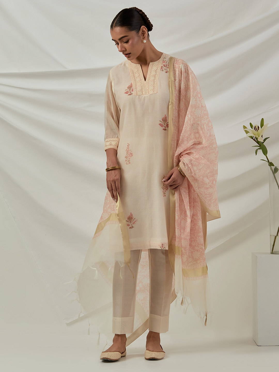 SMRITI GUPTA Floral Printed Chanderi Cotton Straight Kurta With Trousers & Dupatta, Off white
SMRITI GUPTA Floral Printed Chanderi Cotton Straight Kurta With Trousers & Dupatta, Off white