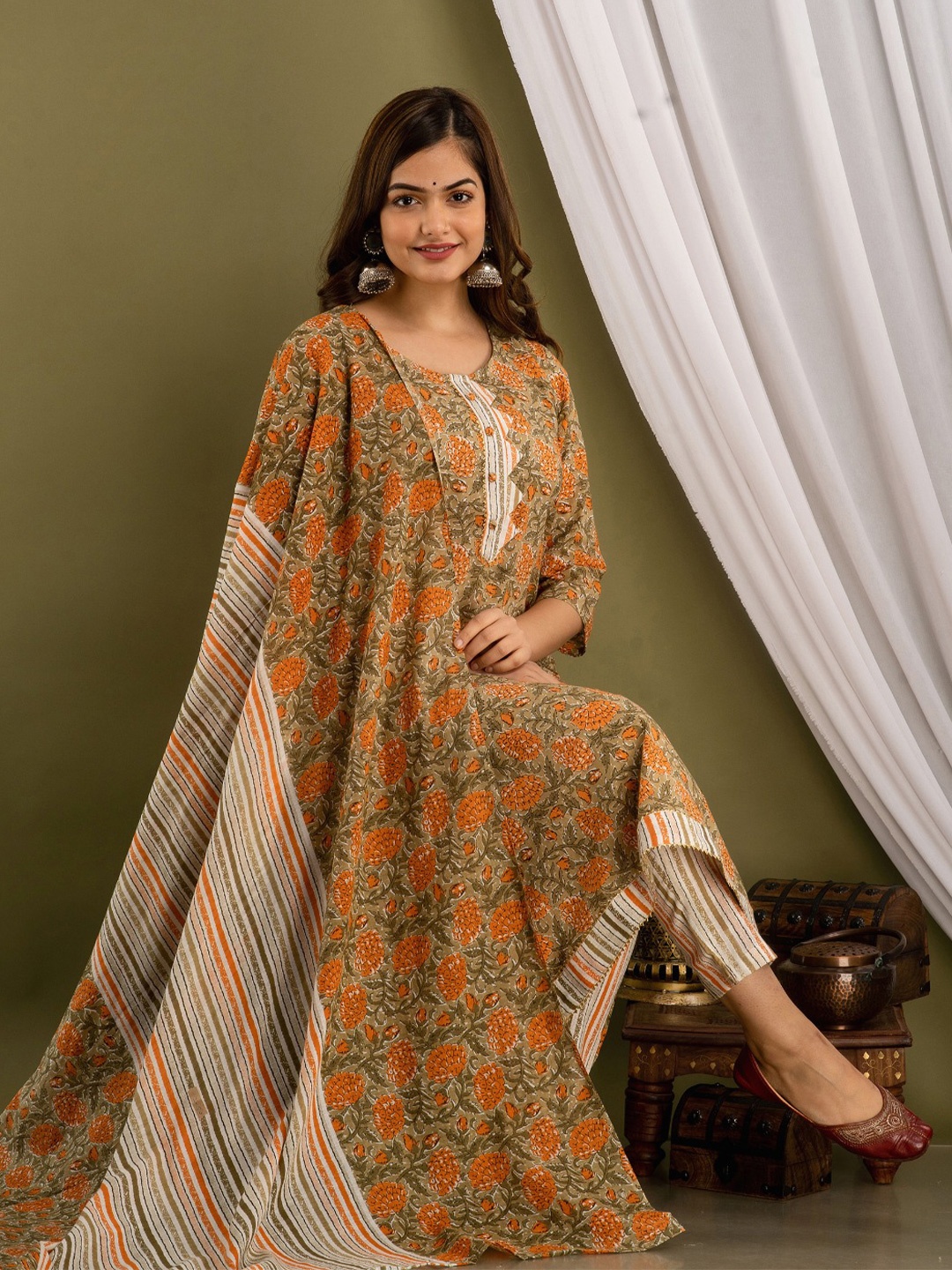 Prathmikta Floral Printed Pure Cotton Straight Kurta With Trousers And Dupatta, Green
Prathmikta Floral Printed Pure Cotton Straight Kurta With Trousers And Dupatta, Green