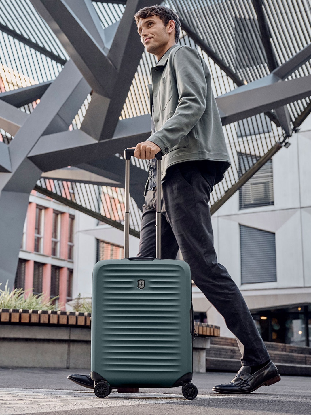 Victorinox Airox Advanced Textured Lightweight Up to 23 Kg Expandable Small Trolley Bag, Grey
Victorinox Airox Advanced Textured Lightweight Up to 23 Kg Expandable Small Trolley Bag, Grey