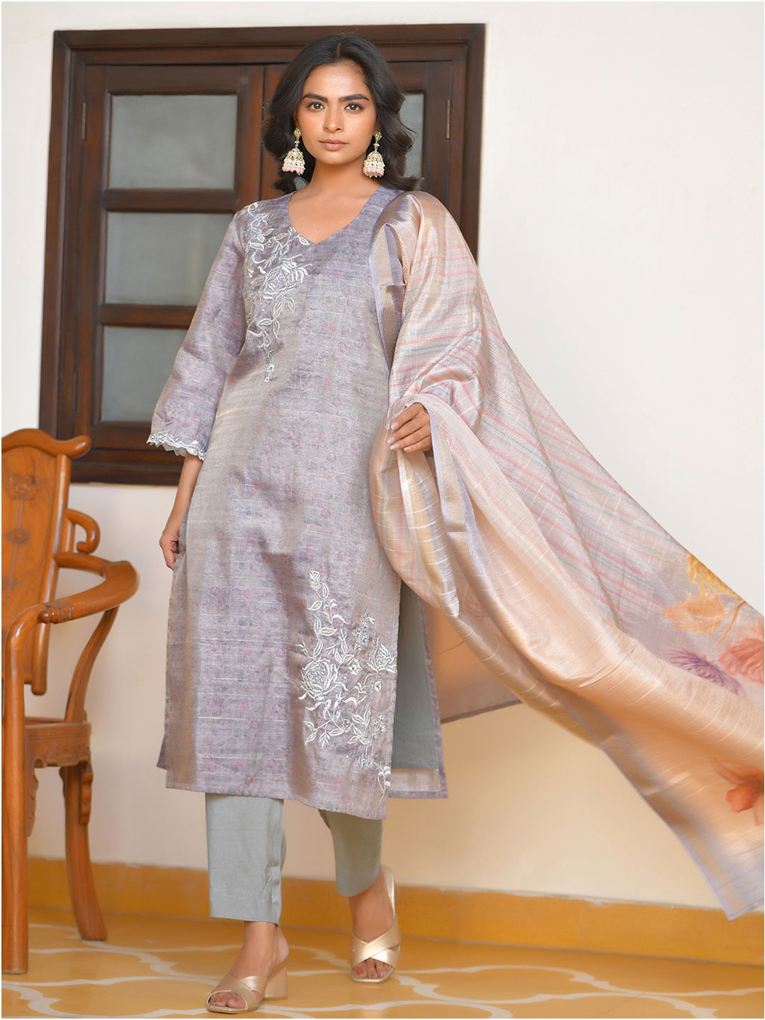 VAASVA JAIPUR Floral Embroidered V-Neck Pure Silk Straight Kurta With Trouser & Dupatta, Grey
VAASVA JAIPUR Floral Embroidered V-Neck Pure Silk Straight Kurta With Trouser & Dupatta, Grey