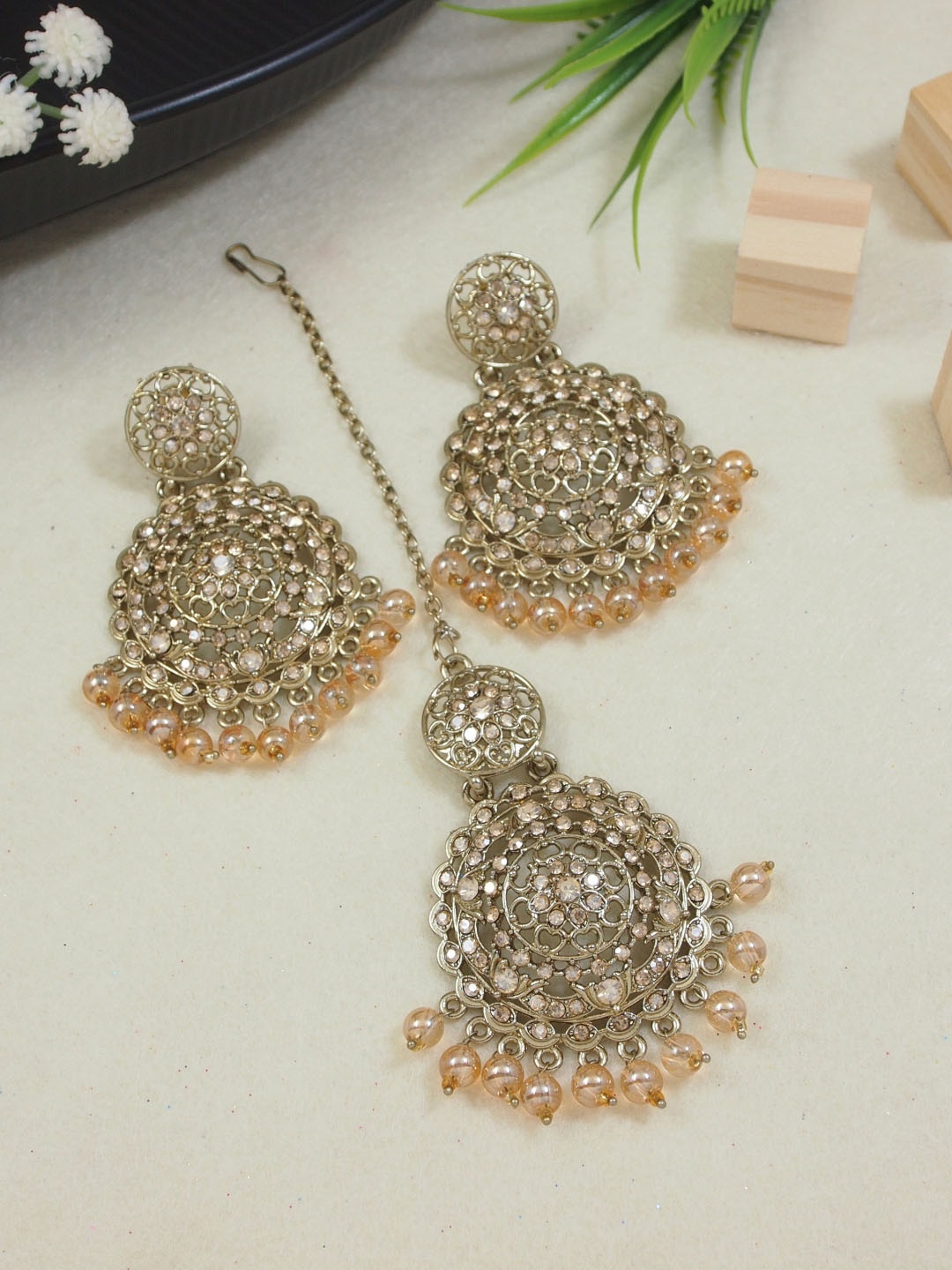 I Jewels Gold Plated Artificial Stones Studded And Beaded Jhumar Passa Head Jewellery
I Jewels Gold Plated Artificial Stones Studded And Beaded Jhumar Passa Head Jewellery