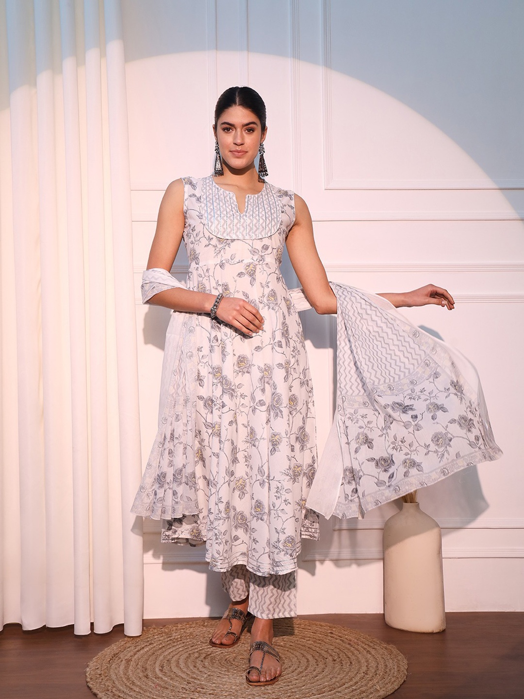 KALINI Women Floral Printed Regular Pure Cotton Kurta with Trousers & With Dupatta, White
KALINI Women Floral Printed Regular Pure Cotton Kurta with Trousers & With Dupatta, White