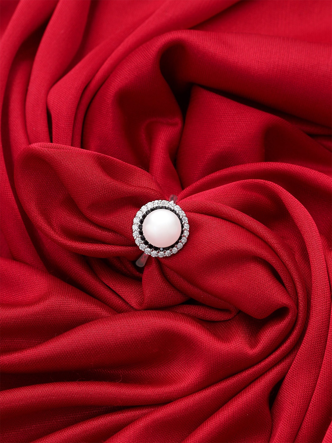 DIAVO 925 Sterling Silver Rhodium-Plated Cubic Zircon Studded & Pearls Beaded Finger Ring
DIAVO 925 Sterling Silver Rhodium-Plated Cubic Zircon Studded & Pearls Beaded Finger Ring