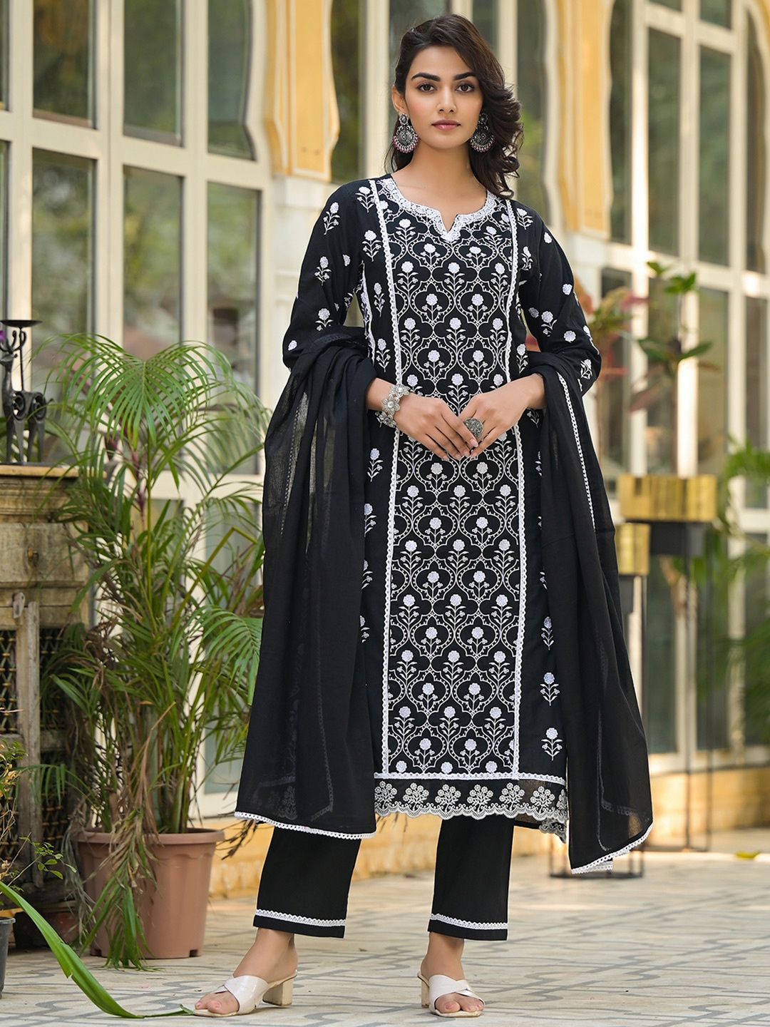 all about you Embroidered Chikankari Pure Cotton Straight Kurta With Trousers & Dupatta, Black
all about you Embroidered Chikankari Pure Cotton Straight Kurta With Trousers & Dupatta, Black