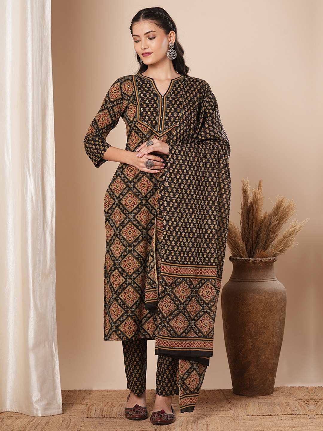 FASHOR Floral Printed Beads And Stones Pure Cotton Straight Kurta With Trousers & Dupatta, Black
FASHOR Floral Printed Beads And Stones Pure Cotton Straight Kurta With Trousers & Dupatta, Black