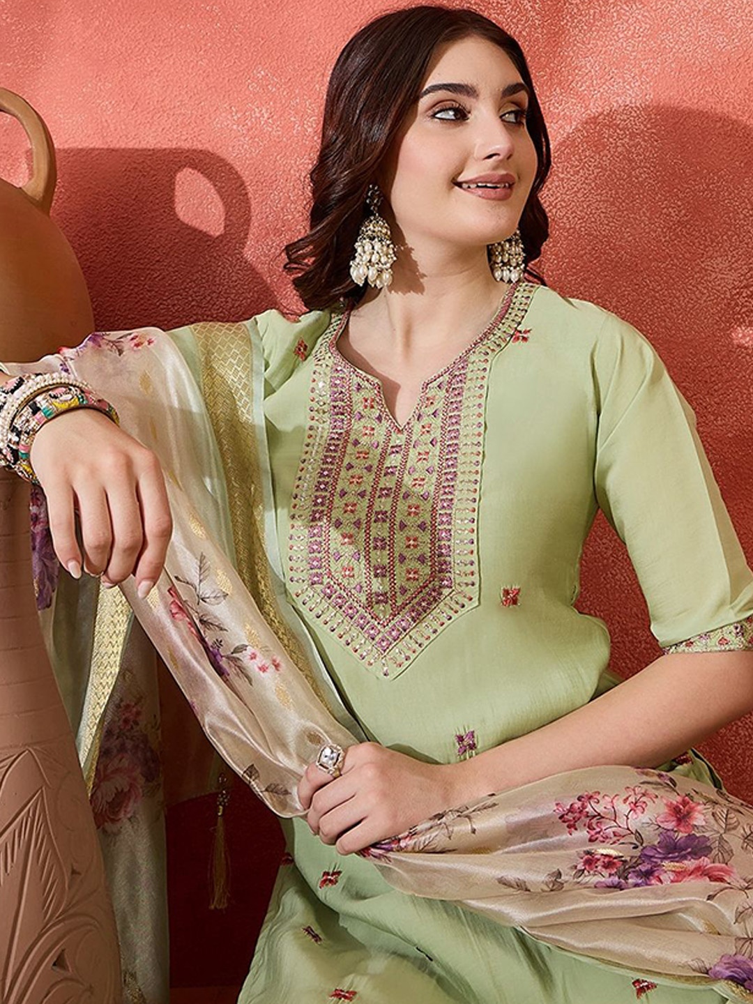 Sangria Floral Embroidered Notch Neck Sequinned Straight Kurta With Trousers And Dupatta, Green
Sangria Floral Embroidered Notch Neck Sequinned Straight Kurta With Trousers And Dupatta, Green