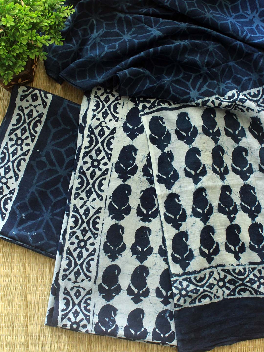 Weaves of Tradition Paisley Printed Pure Cotton Unstitched Dress Material, Navy blue
Weaves of Tradition Paisley Printed Pure Cotton Unstitched Dress Material, Navy blue