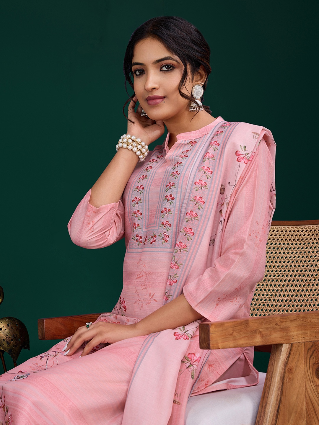 SUAAC Plus Size Floral Printed Mandarin Collar Straight Kurta With Trouser And Dupatta, Pink
SUAAC Plus Size Floral Printed Mandarin Collar Straight Kurta With Trouser And Dupatta, Pink