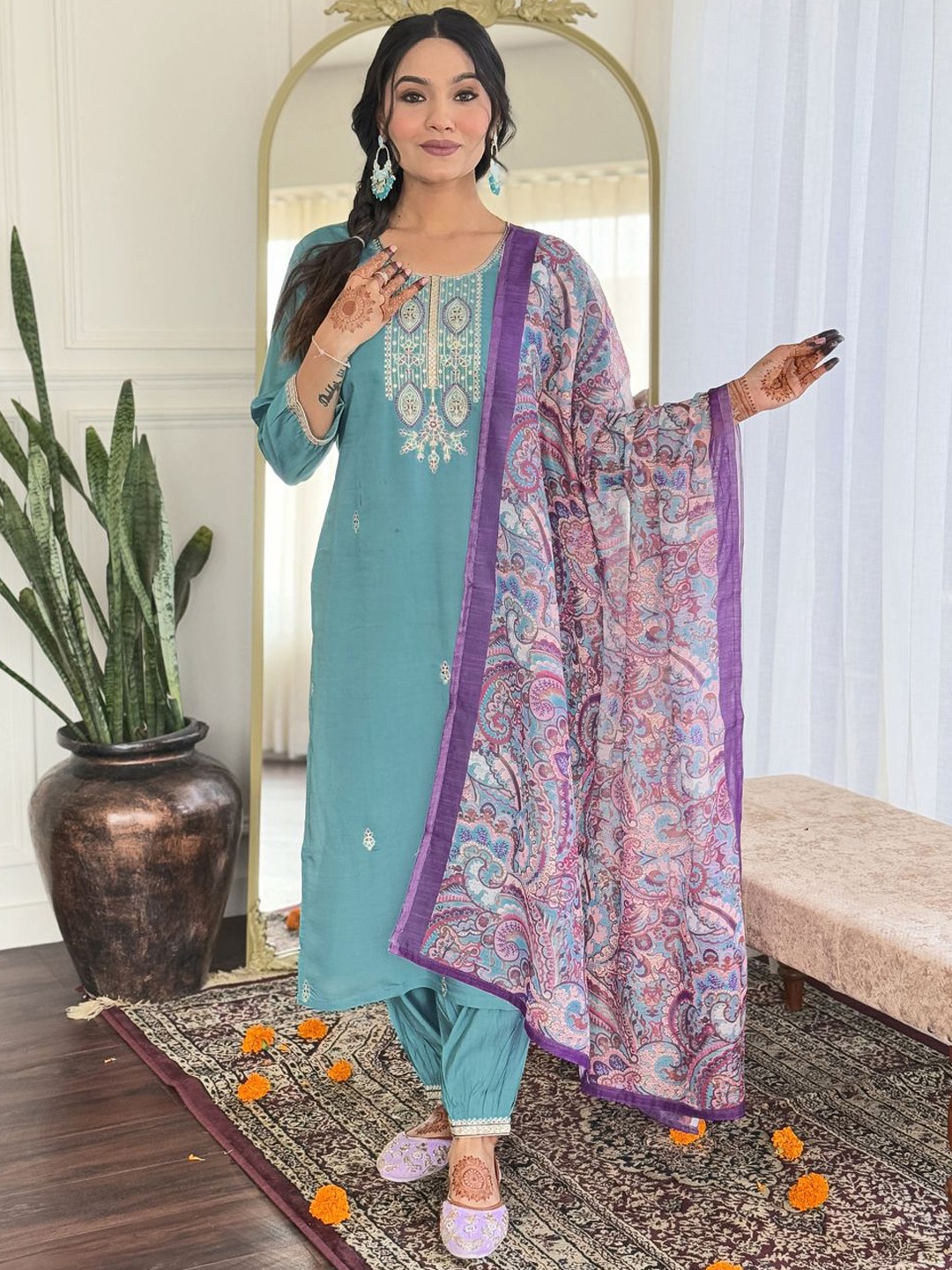 BLACK SCISSOR Embroidered Thread Work Chanderi Silk Straight Kurta With Trousers & Dupatta, Blue
BLACK SCISSOR Embroidered Thread Work Chanderi Silk Straight Kurta With Trousers & Dupatta, Blue