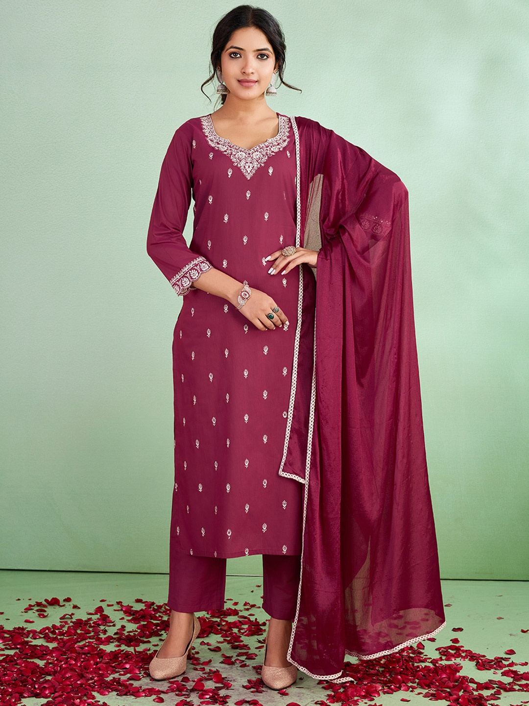 SUAAC Floral Embroidered Sweetheart Neck Thread Work Straight Kurta With Trouser & Dupatta, Pink
SUAAC Floral Embroidered Sweetheart Neck Thread Work Straight Kurta With Trouser & Dupatta, Pink
