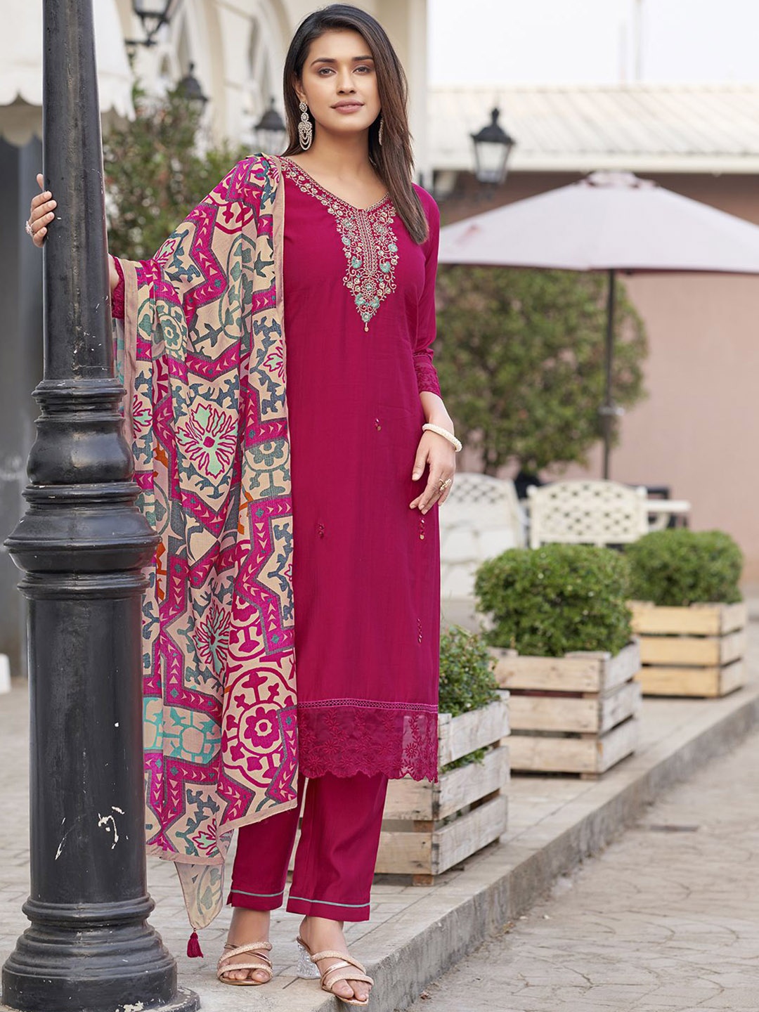 MITTOO Floral Embroidered Notch Neck Thread Work Kurta With Trousers & Dupatta, Pink
MITTOO Floral Embroidered Notch Neck Thread Work Kurta With Trousers & Dupatta, Pink