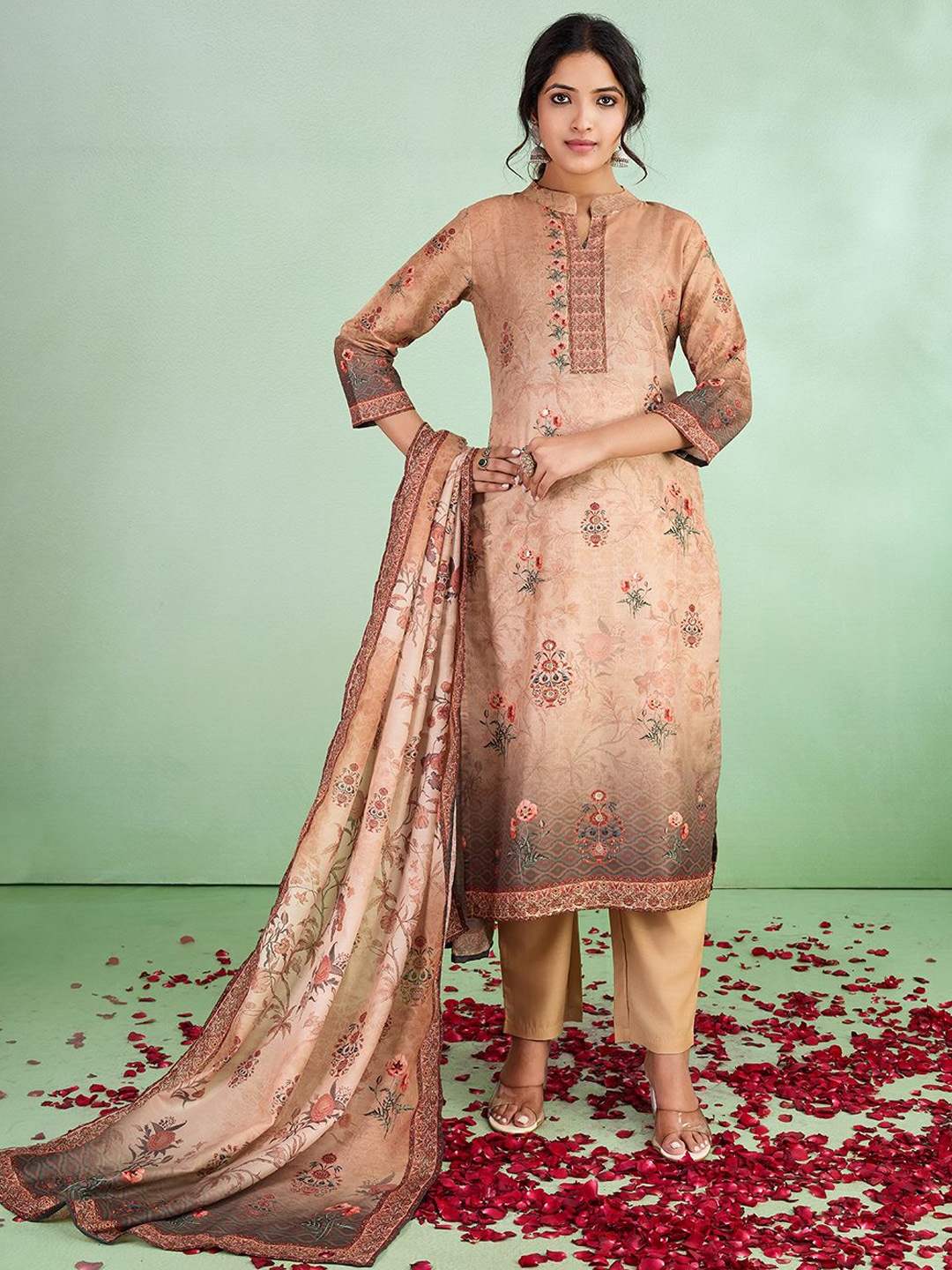 SUAAC Floral Printed Mandarin Collar Straight Kurta With Trousers And Dupatta, Beige
SUAAC Floral Printed Mandarin Collar Straight Kurta With Trousers And Dupatta, Beige