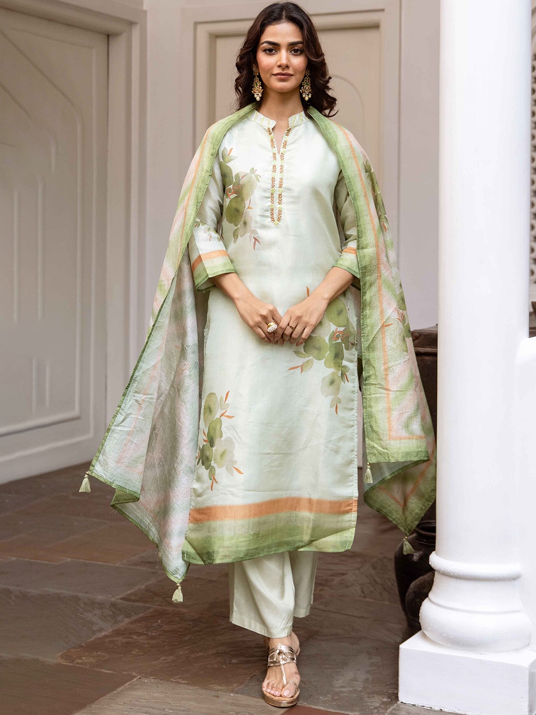 Nehamta Floral Printed Mandarin Collar Chanderi Silk Kurta With Trousers & Dupatta, Green
Nehamta Floral Printed Mandarin Collar Chanderi Silk Kurta With Trousers & Dupatta, Green